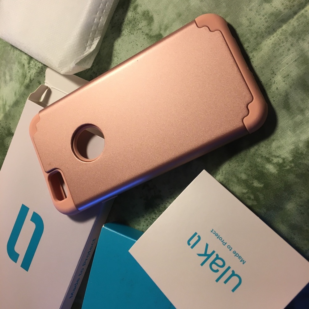 iPhone 6s NWT 2- hard cases!